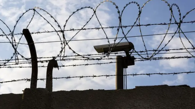 சிறை பாதுகாப்ப