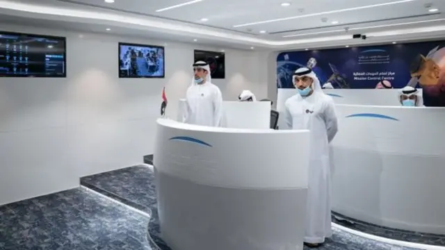 මෙහෙයුමට අණ දෙනු ලබන්නේ ඩුබායි හි මොහමඩ් බින් රෂීඩ් අභ්‍යවකාශ මධ්‍යස්ථානයේ සිටය.