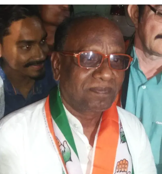 વી. કે. ખાંટની તસવીર