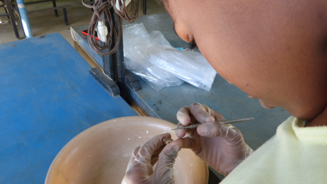 Pessoa trabalhajogos que dao bonus de cadastroachados na área do cemitério