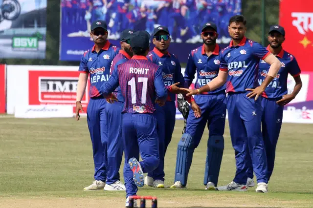 सुरुको १३ बल खेल्दा तीन विकेट गुमेपछि मूलपानी मैदानको माहोल अन्योलग्रस्त बनेको थियो