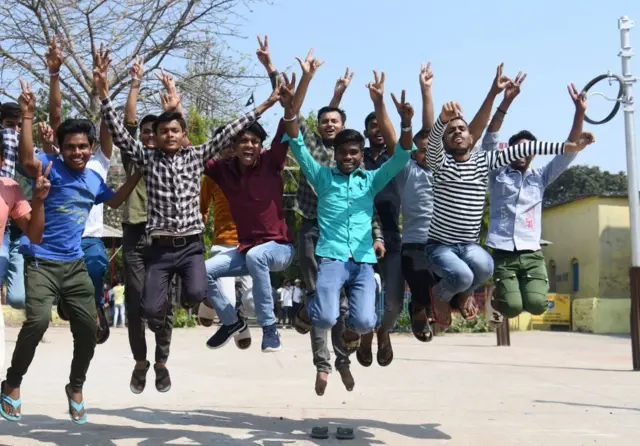 બીબીસી ગુજરાતી ધોરણ 10 પરિણામ બોર્ડ પરીક્ષા એસએસસી શિક્ષણ રિઝલ્ટ