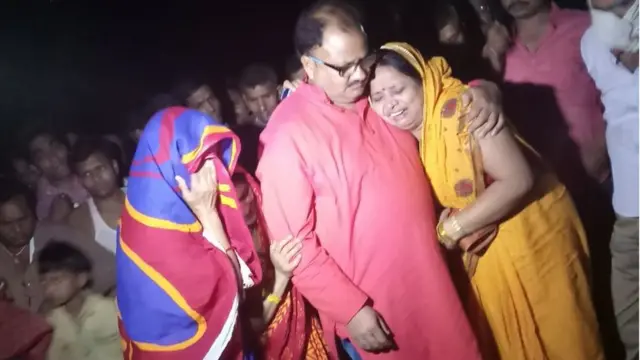 मृतक पत्रकार का परिवार