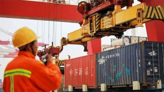 الشهر الماضي، أظهرت البيانات أن الاقتصاد الصيني شهد أبطأ معدلاته في النمو منذ مطلع التسعينيات