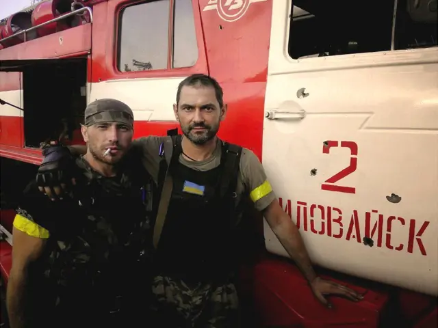 Роман Зиненко (справа) с сослуживцем в Иловайске