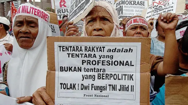 perempuan, lansia, militer