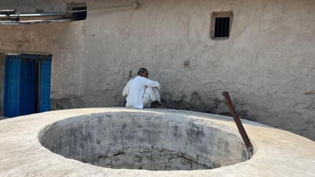 दाभडी गांव में नहरें और कुएं ही खेती के लिए पानी का प्रमुख स्रोत हैं