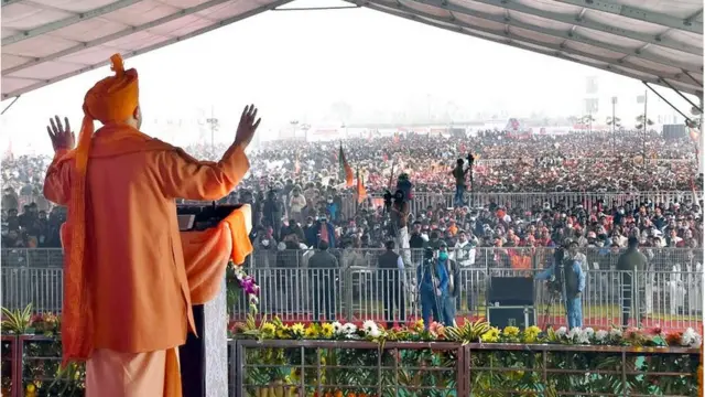 चुनावी रैली को संबोधित करते योगी आदित्यनाथ