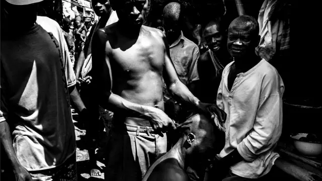 Prisioneros acusados de genocidio en Ruanda.