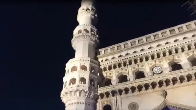 చార్మినార్‌పై ఊడిన సున్నం పెచ్చు