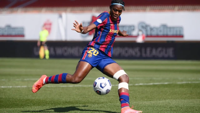 'Yar wasan gaba ta Barcelona kuma 'yar Najeriya, Asisat Oshoala tana buga kwallo a lokacin Champions League na mata, da ake karawa tsakanin Barcelona da Manchester a filin wasa na Brianteoda ke birnin Monza,na Italiya ranar Laraba 24 Maris 2021