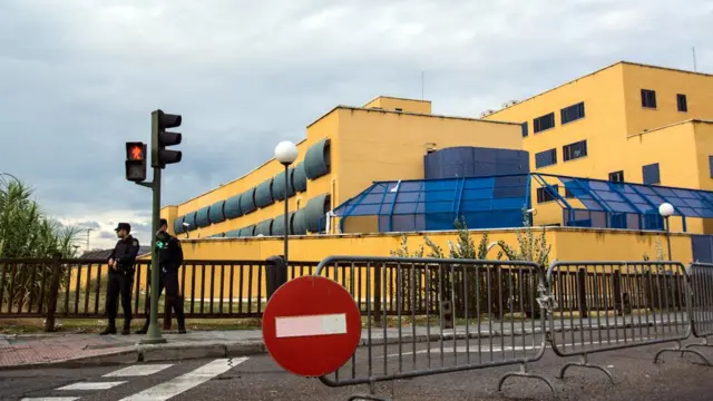 Vista exterior del centro de internamiento de extranjeros en Aluche, Madrid