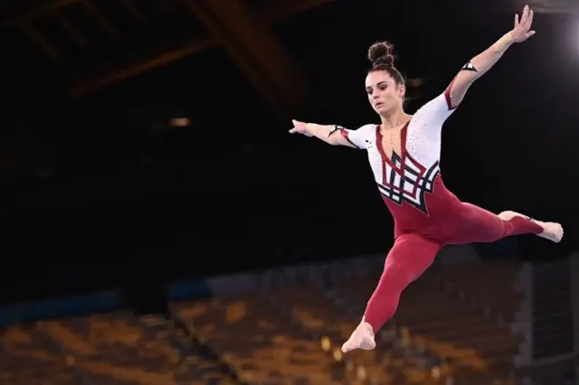 Atleta alemã Pauline Schaefer-Betz competindo com collantalgoritmo apostas desportivascorpo inteiro na Olimpíadaalgoritmo apostas desportivasTóquio