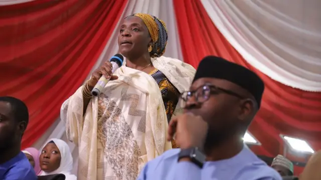 Wasu daga cikin mahalarta taron sun bai wa gwamnan shawarwari