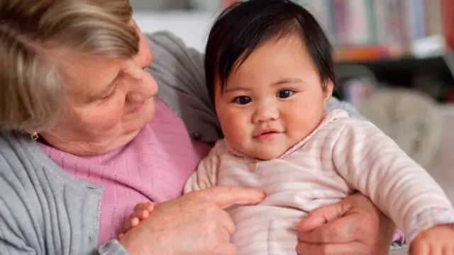 মাতা-পিতামহের সংস্পর্শে শিশু বুঝতে শেখে যে জীবন এতোটাও খারাপ না।