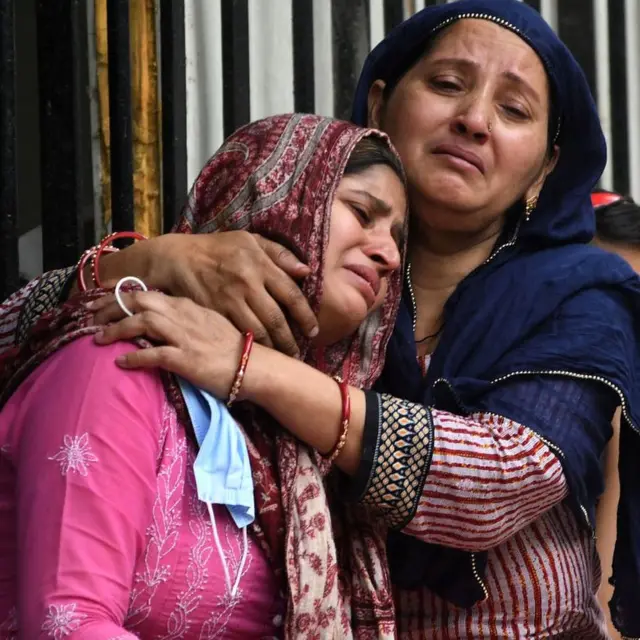 ਰੋਂਦੀਆਂ ਹੋਈਆਂ ਔਰਤਾਂ