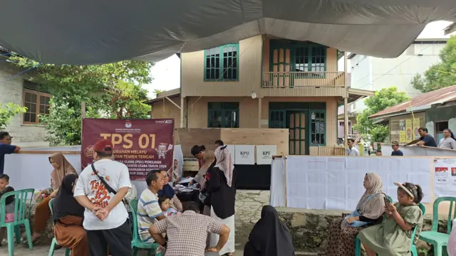 Masyarakat Barito Utara juga berbondong-bondong menuju TPS untuk menggunakan hak pilih mereka pada Rabu (06/08).