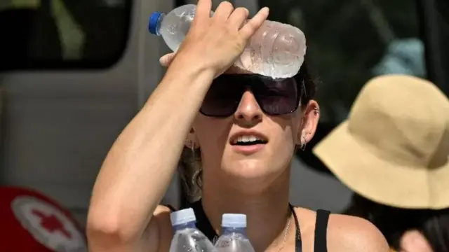 তীব্র দাবদাহ বইছে এথেন্সে