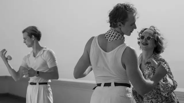 кадр из фильма "Рай"