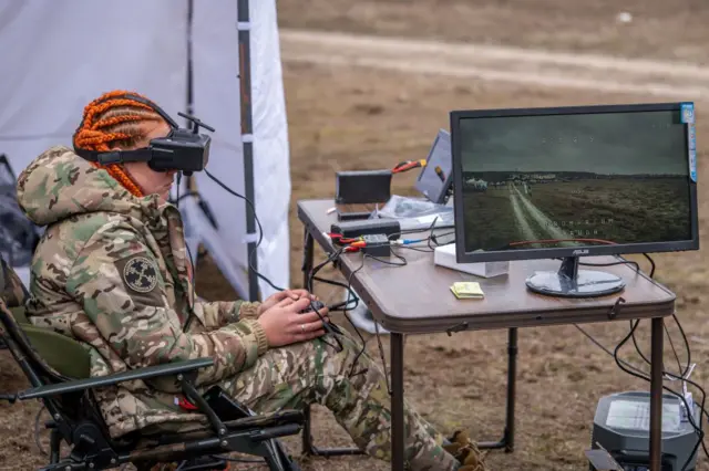 Ucrania está tratando de aumentar el uso de drones de fibra óptica.