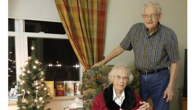 Abo basaza ngo bashobora kutazosubira gusangira Noweli