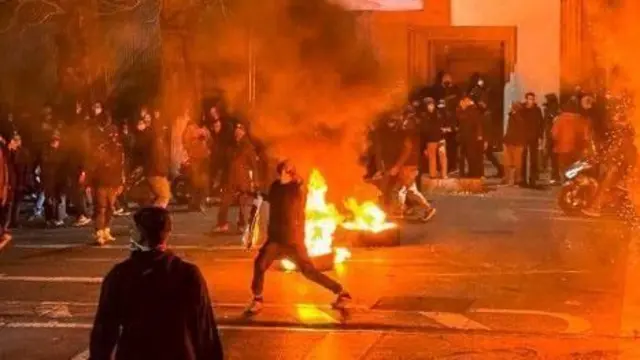 அரபு ஆட்சியாளர்களுக்கும் இரானுக்கும் இடையிலான உறவுகள் சுமுகமானவை அல்ல. அணுசக்தி திட்டத்தையும் அரபு போராளிகளுக்கு அதன் ஆதரவையும் கட்டுப்படுத்தும் ஒரு புதிய இரானிய ஆட்சியை அரபு நாடுகள் வரவேற்கும் என்று கூறப்படுகிறது.