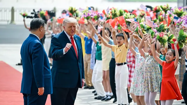 美國總統唐納德・特朗普與中國國家主席習近平於 2026 年 5 月 14 日在中國北京人民大會堂出席歡迎儀式。