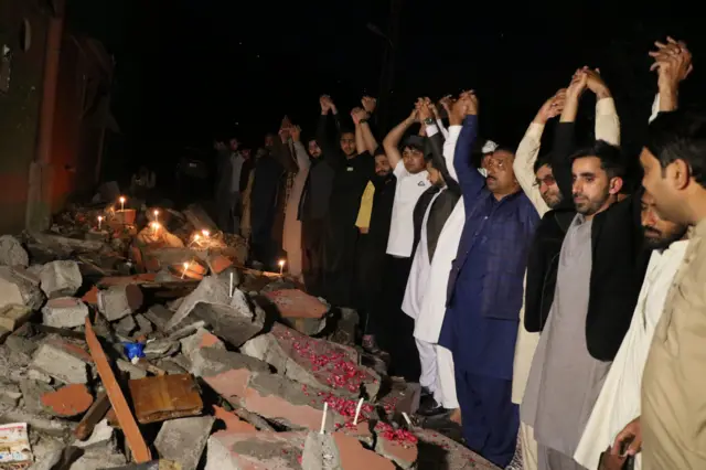 အိန္ဒိယထိုးစစ်ကြောင့် သေဆုံးသူတွေအတွက် ပါကစ္စတန်မှာ ဆုတောင်း