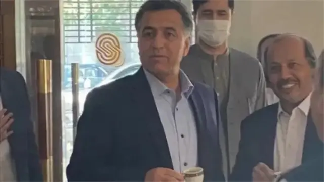 हाल ही में आईएसआई से सेवानिवृत्त हुए महानिदेशक लेफ़्टिनेंट जनरल फ़ैज़ हमीद एजेंसी में अपने कैरियर के दौरान विवादास्पद तौर पर ख़बरों का विषय बने रहे