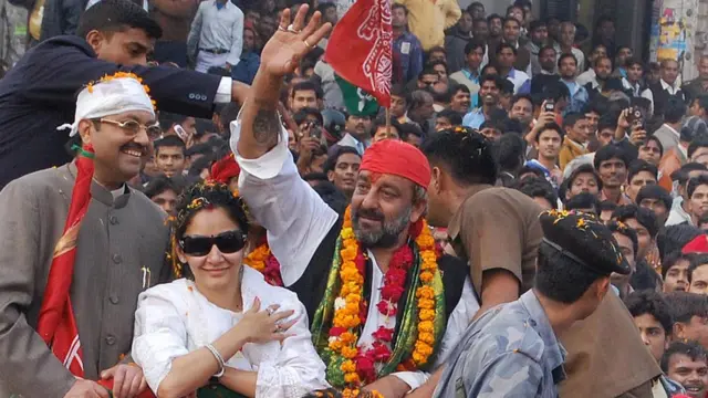सञ्जय दत्तले सन् २००९ मा समाजवादी पार्टीका लागि निर्वाचन प्रचारप्रसार गरेका थिए