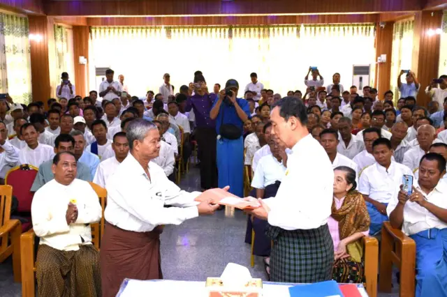 UBPပါတီက တော့ ပါတီ ဝင်အင်အား ထောင် သောင်းချီနေ ပြီလို့လည်း ပဲခူးပါတီ ရုံးခန်းဖွင့်ပွဲနေ့မှာ ဦးရွှေမန်းက ပြောခဲ့ပါတယ်