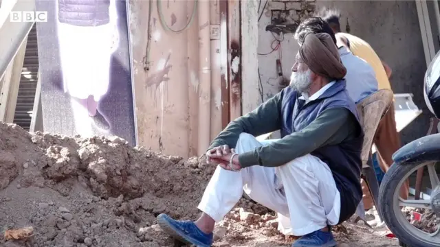 ਮੋਰਿੰਡਾ ਦੀ ਬਾਹਰ ਵਾਲੀ ਖ਼ਾਸ ਸੜਕ ਕੰਮ ਚੱਲ ਰਿਹਾ ਸੀ