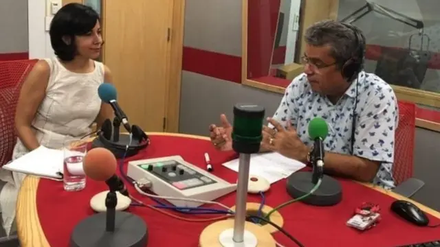 રેહાન ફઝલ સાથે લેખિકા ઇરા મુખૌટી બીબીસી સ્ટૂડિયોમાં