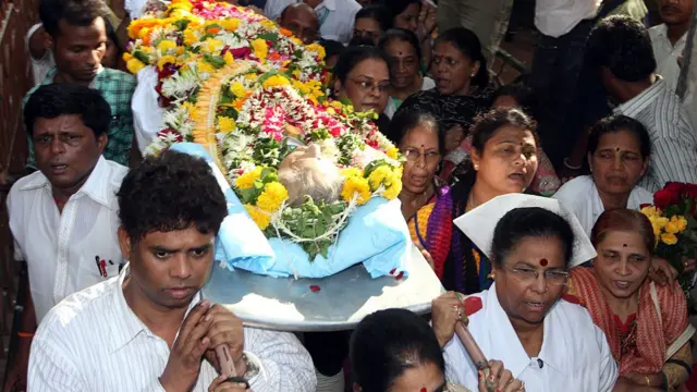 அருணா ஷாண்பாக் இறுதி ஊர்வலம்