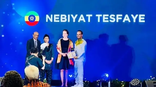 Dr. Nebiyat Tesfaye ayaa la siiyay abaalmarin