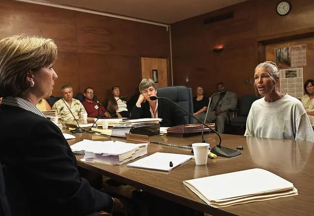 Leslie van Houten en una audiencia