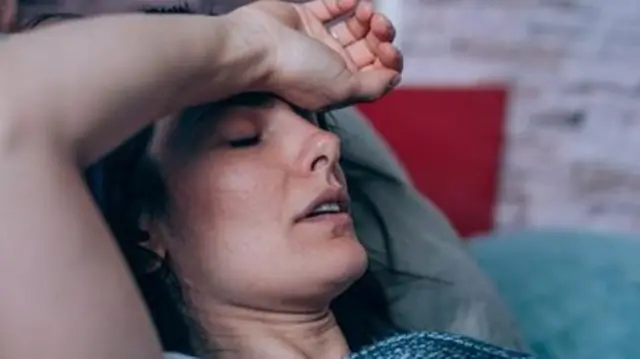 Upungufu wa damu haukufanyi tu ujisikie mlegevu, lakini pia unaweza kukupa maumivu ya kichwa na kuwashwa.