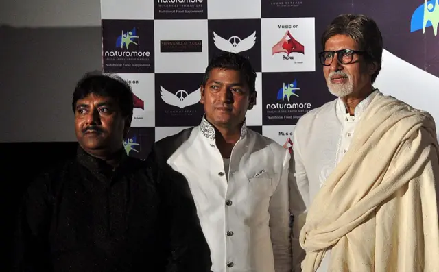 अमिताभ बच्चन और संगीतकार आदेश श्रीवास्तव के साथ उस्ताद राशिद खान