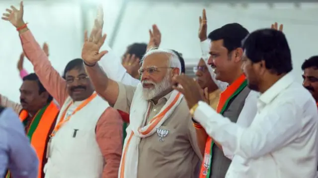 ప్రధాని మోదీ , రాందాస్ అఠౌలే