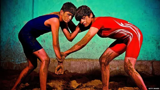 ਖ਼ੁਸ਼ੀ ਅਹਿਲਾਵਤ ਤੇ ਮਾਨਸੀ ਅਹਿਲਾਵਤ