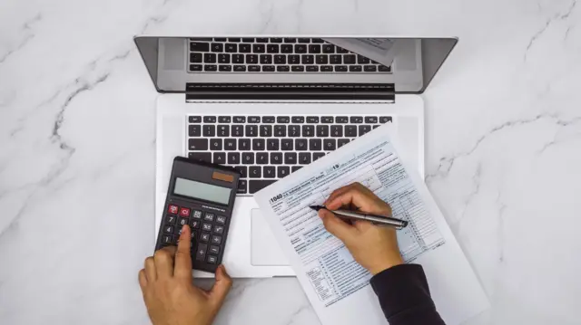 ઇન્કમટેક્સ ડિપાર્ટમેન્ટ અધિકારી વિભાગ, આવકવેરા વિભાગ અધિકારી, ઈમેલ, સોશિયલ મીડિયા, કરદાતા, પજવણી, ઇઝ ઓફ ડુઈંગ બિઝનેસ, બીબીસી ગુજરાતી, બીબીસી ન્યૂઝ ગુજરાતી