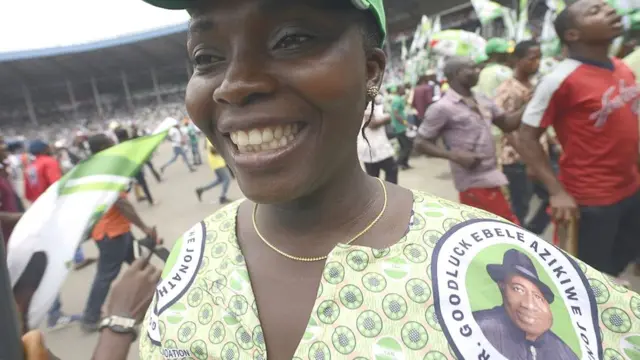 Voter dey wear cloth wey get politician face on top