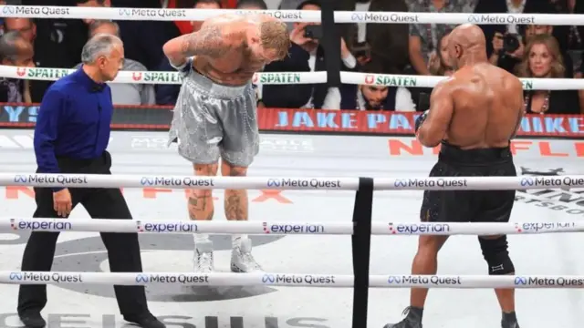 जेक पॉलनं या सामन्यात 78 ठोसे मारले तर टायसनला फक्त 18 ठोसेच मारता आले