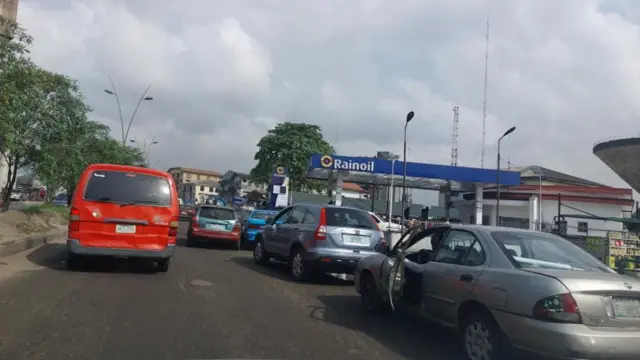 Fuel queue for Port Hatcourt