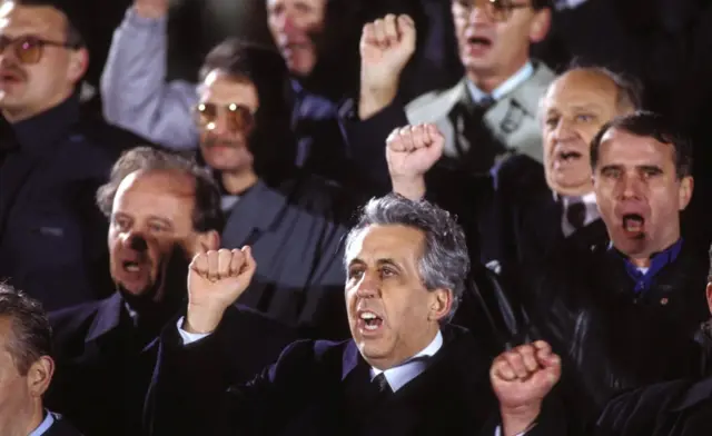 اگون کرنتس، آخرین دبیرکل کمیتهٔ مرکزی حزب اتحاد سوسیالیستی آلمان بود