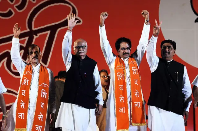 1995 साली शिवसेना-भाजप युतीचं सरकार सत्तेवर आल्यानंतर गोपीनाथ मुंडे उपमुख्यमंत्री झाले.