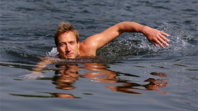 Для атлантичного проєкту Фогл тренувався в озері Серпентайн, що в Гайд парку