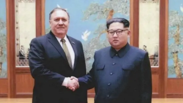 Umushikiranganji w'imigenderanire ya Amerika n'amakungu Mike Pompeo ahura n'indongozi ya Korea ya ruguru Kim Jong-un