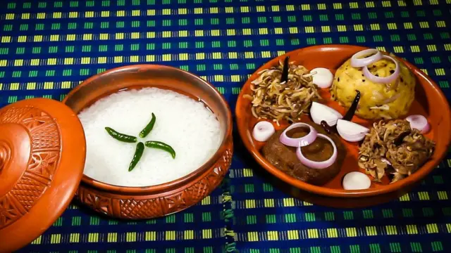 বাঙ্গালীদের ঐতিহ্যবাহী খাবার।