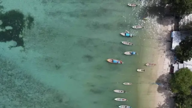 ภาพมุมสูงทะเลในภูเก็ต